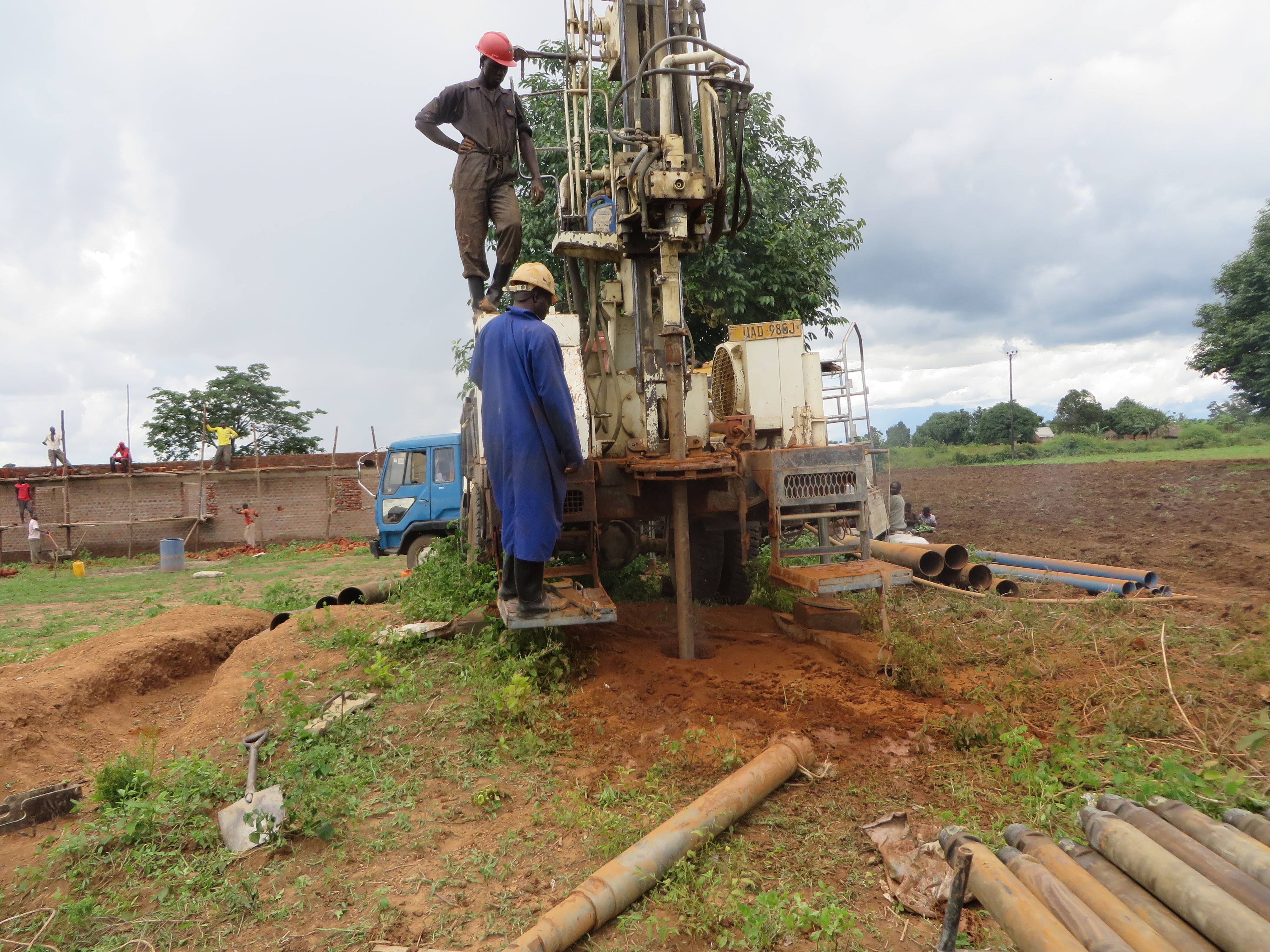 Drilling a borehole